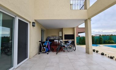 Casa en venta en barrio Vila Marina, Villanueva, Tigre