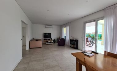 Casa en venta en barrio Vila Marina, Villanueva, Tigre