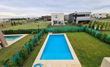 Casa en venta en barrio Vila Marina, Villanueva, Tigre