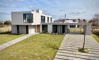 Casa de 6 Ambientes en Venta en La Reserva Cardales