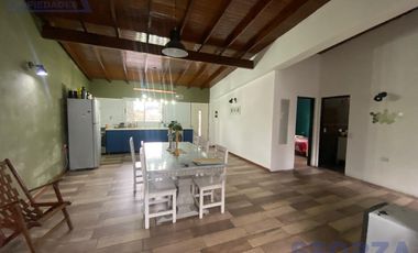 Casa + Depto en planta alta + deposito tipo losa en