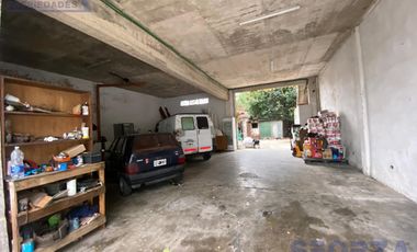 Casa + Depto en planta alta + deposito tipo losa en