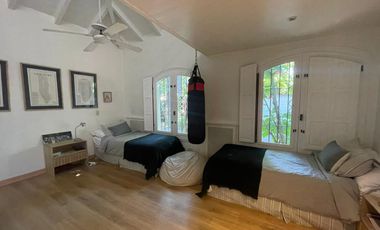 Excelente casa 5 ambientes