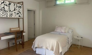 Excelente casa 5 ambientes