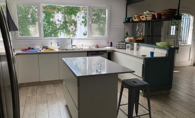 Excelente casa 5 ambientes