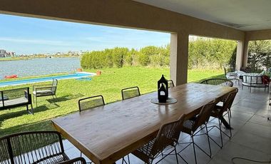 Casa en venta - 4 Dormitorios 4 Baños - Loma Verde