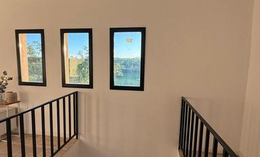 Casa en venta - 4 Dormitorios 4 Baños - Loma Verde