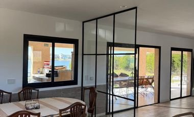 Casa en venta - 4 Dormitorios 4 Baños - Loma Verde