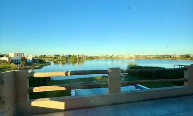 Casa en venta - 4 Dormitorios 4 Baños - Loma Verde