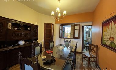 Venta de casa de 4 ambientes con cochera y quincho en Sarandi