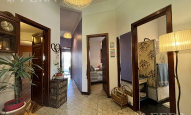 Venta de casa de 4 ambientes con cochera y quincho en Sarandi