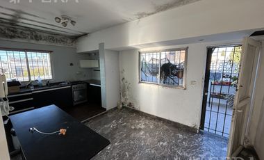 Venta Galpón sobre lote de 200mts en Wilde, IDEAL INVERSOR