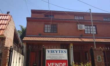 Triplex en excelente ubicación!