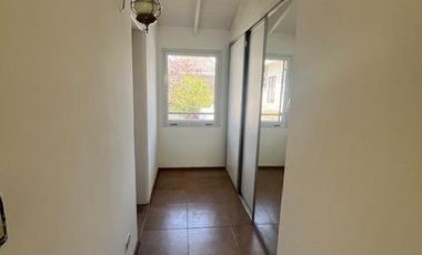 Casa en Alquiler 3 dorm, patio y Jardín.  Acassuso, San Isidro en  Necochea al 800.