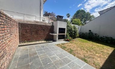 Casa en Alquiler 3 dorm, patio y Jardín.  Acassuso, San Isidro en  Necochea al 800.