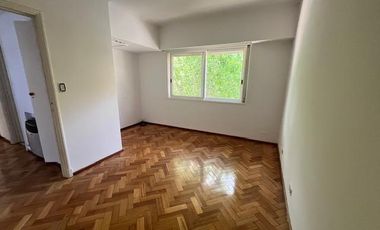 Casa en Alquiler 3 dorm, patio y Jardín.  Acassuso, San Isidro en  Necochea al 800.