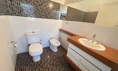 Casa en Alquiler 3 dorm, patio y Jardín.  Acassuso, San Isidro en  Necochea al 800.