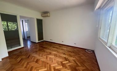 Casa en Alquiler 3 dorm, patio y Jardín.  Acassuso, San Isidro en  Necochea al 800.