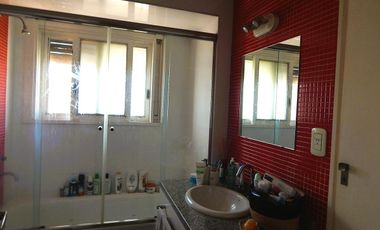 Casa en Alquiler 3 dorm, patio y Jardín.  Acassuso, San Isidro en  Necochea al 800.