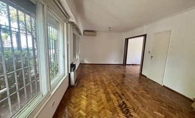 Casa en Alquiler 3 dorm, patio y Jardín.  Acassuso, San Isidro en  Necochea al 800.