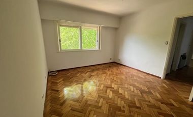 Casa en Alquiler 3 dorm, patio y Jardín.  Acassuso, San Isidro en  Necochea al 800.