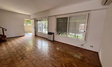 Casa en Alquiler 3 dorm, patio y Jardín.  Acassuso, San Isidro en  Necochea al 800.