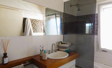 Casa en Alquiler 3 dorm, patio y Jardín.  Acassuso, San Isidro en  Necochea al 800.