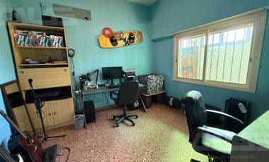 En venta Ituzaingó Norte - 2 Locales comerciales - vivienda - gran parque - Calle Brandsen