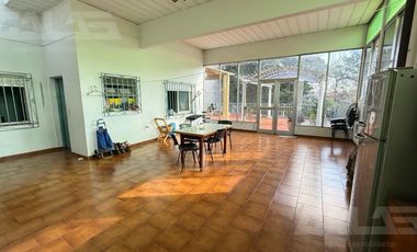 En venta Ituzaingó Norte - 2 Locales comerciales - vivienda - gran parque - Calle Brandsen
