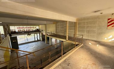 En venta Ituzaingó Norte - 2 Locales comerciales - vivienda - gran parque - Calle Brandsen