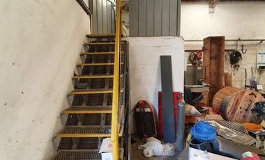 Galpón Interno con Amplio Terreno en Venta