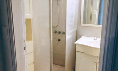 Lindo PH al fondo todo en. 1 planta 1 dormitorio y 1 escritorio con patio y parrilla