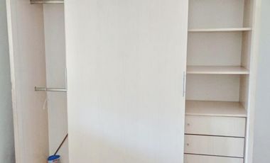 Lindo PH al fondo todo en. 1 planta 1 dormitorio y 1 escritorio con patio y parrilla