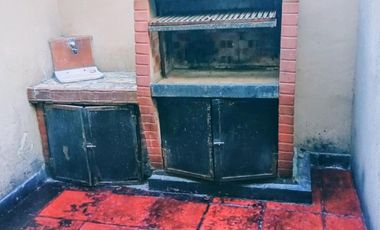 Lindo PH al fondo todo en. 1 planta 1 dormitorio y 1 escritorio con patio y parrilla