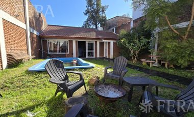 Venta casa 4 ambientes con cochera en Villa Dominico