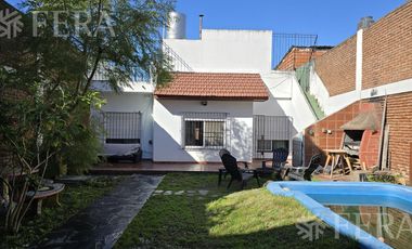 Venta casa 4 ambientes con cochera en Villa Dominico