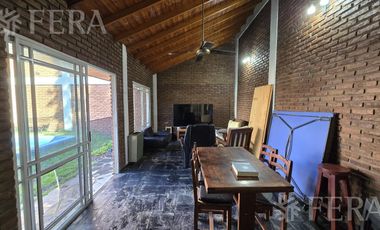 Venta casa 4 ambientes con cochera en Villa Dominico