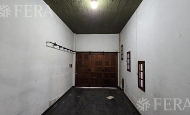 Venta casa 4 ambientes con cochera en Villa Dominico