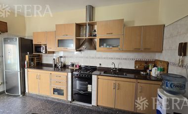 Venta casa 4 ambientes con cochera en Villa Dominico