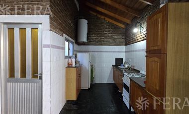 Venta casa 4 ambientes con cochera en Villa Dominico