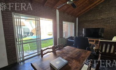 Venta casa 4 ambientes con cochera en Villa Dominico