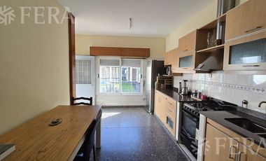 Venta casa 4 ambientes con cochera en Villa Dominico