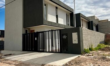 VENTA DUPLEX 2 DORMITORIOS- ALTOS DE ALBERDI III, PLOTTIER