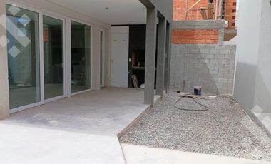 VENTA DUPLEX 2 DORMITORIOS- ALTOS DE ALBERDI III, PLOTTIER