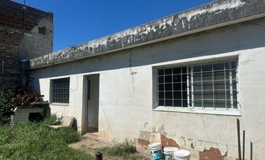 Galpón s/ Av. Costanera Sur. 760m2 Cub. 1293 m2 Terreno  c/ Salida a 2 calles!