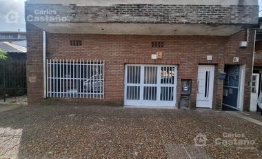 PH al Frente, 3 Amb. a Nuevo con Garaje, Patio y Sin Expensas.