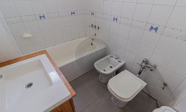 Departamento en venta 3 ambientes con patio y dependencia, Recoleta