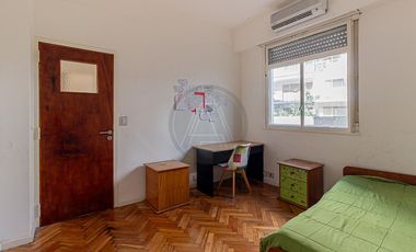 Departamento en venta 3 ambientes con patio y dependencia, Recoleta