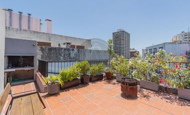 Departamento Penthouse 4 ambientes con terraza y cochera propia en alquiler Recoleta