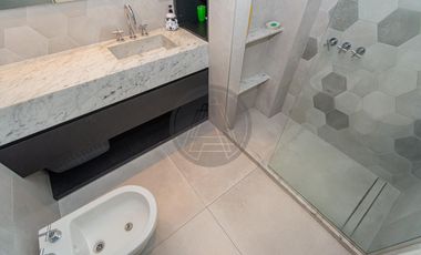 Departamento Penthouse 4 ambientes con terraza y cochera propia en alquiler Recoleta